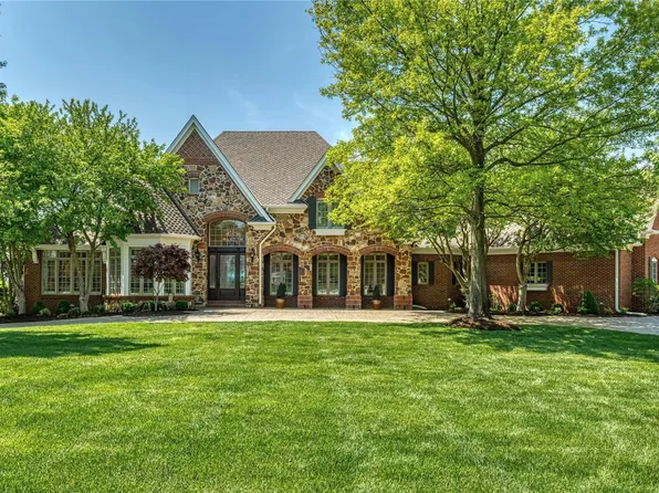 5426 Guinevere Ct, Weldon Spring, MO 63304