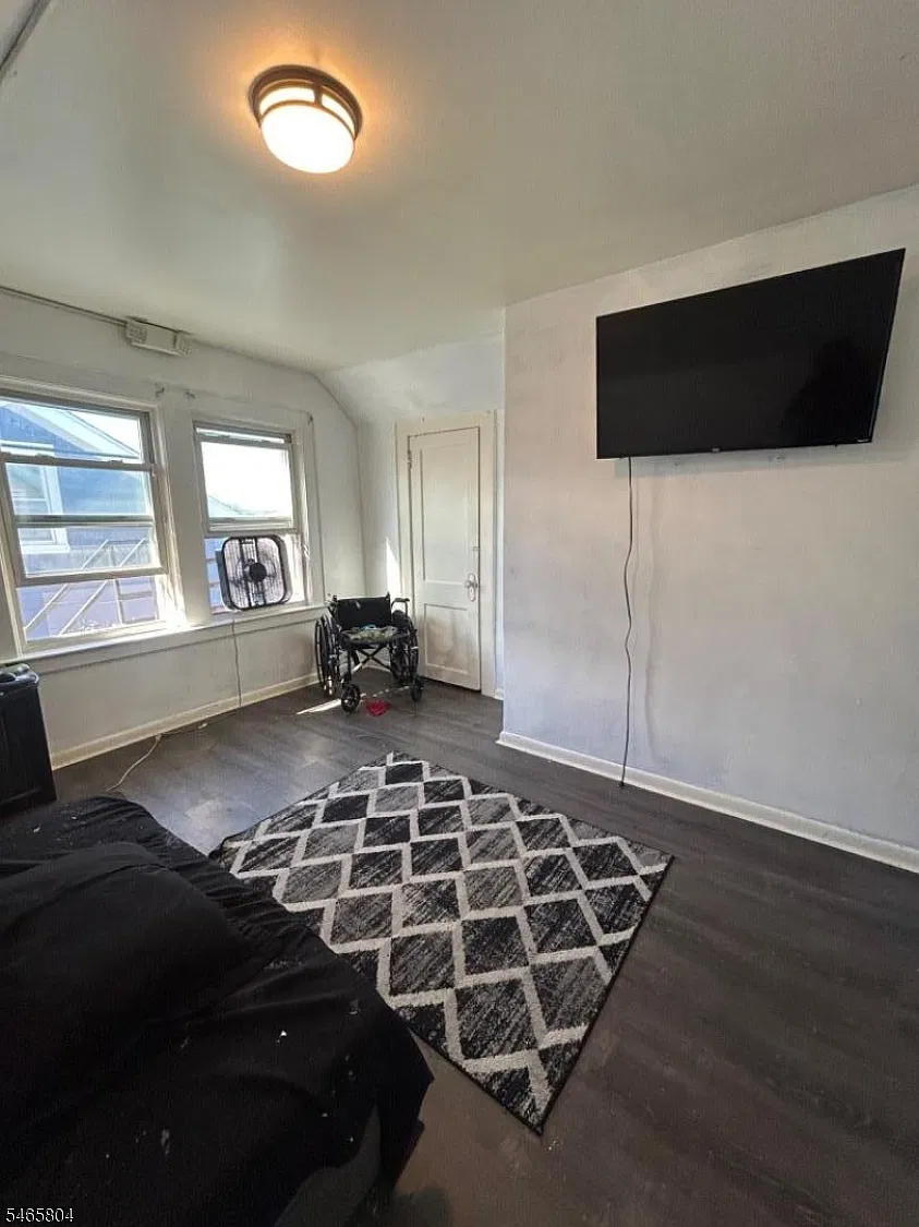 1 bed, 1.0 bath, $1,400 — Photo 2