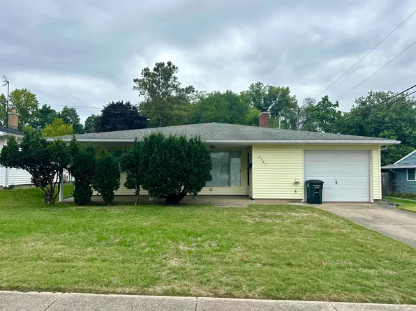 2321 Club Dr, South Bend, IN 46615