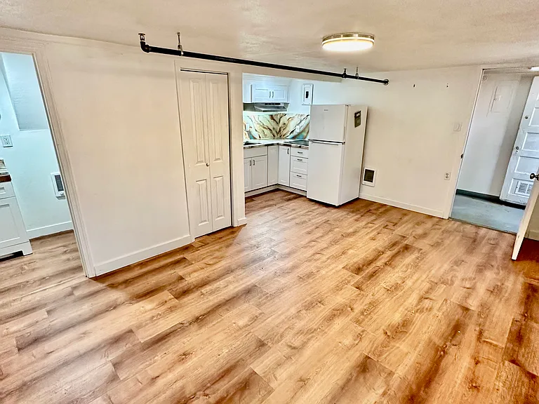 983 Siskiyou Blvd #983 — Photo 5