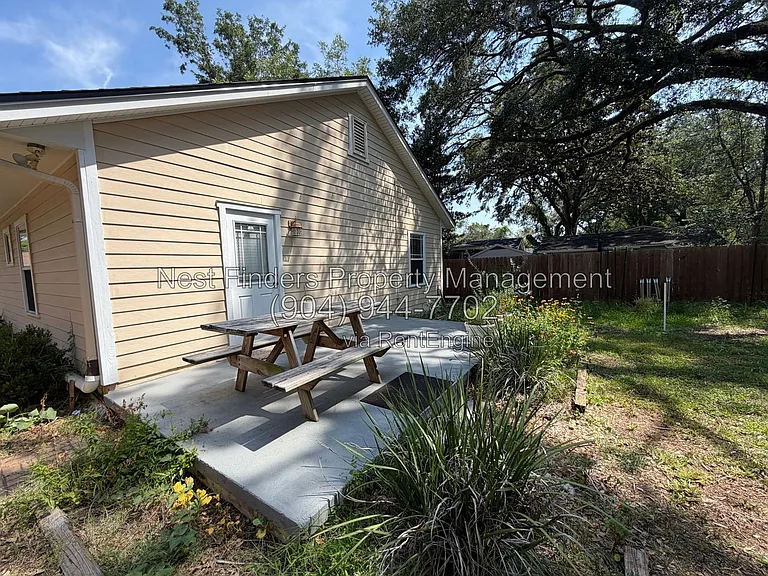 3886 Walsh St — Photo 49