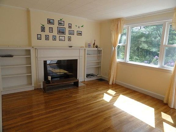 Living room unfurnished