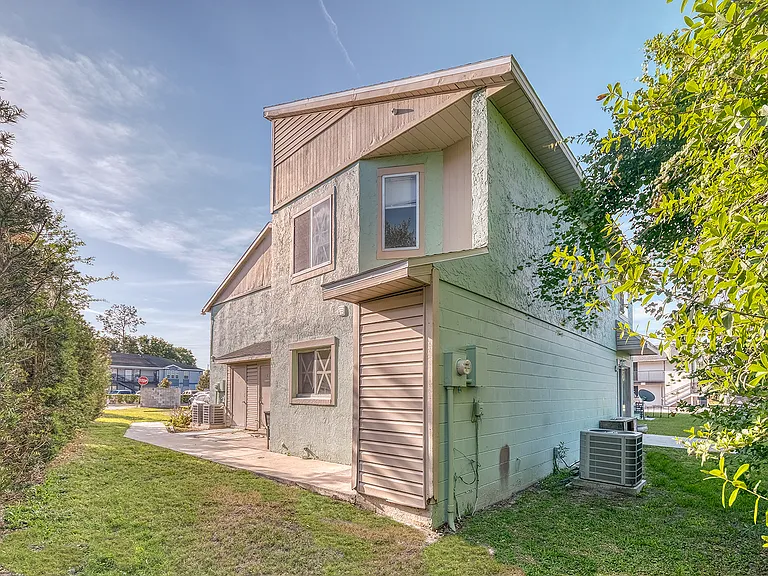283 Gardner Ln #F — Photo 4