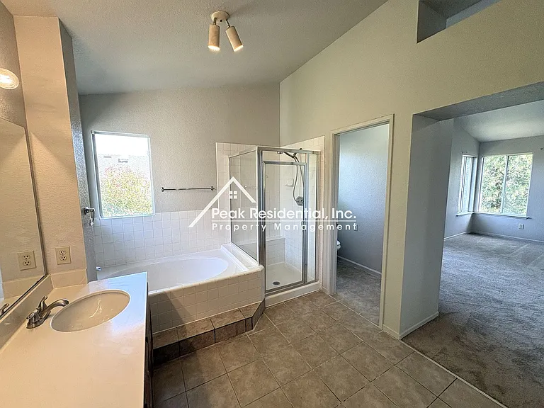 5621 Summit Dr — Photo 24