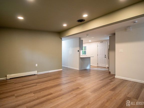 2nd image of 21 Keats Rd