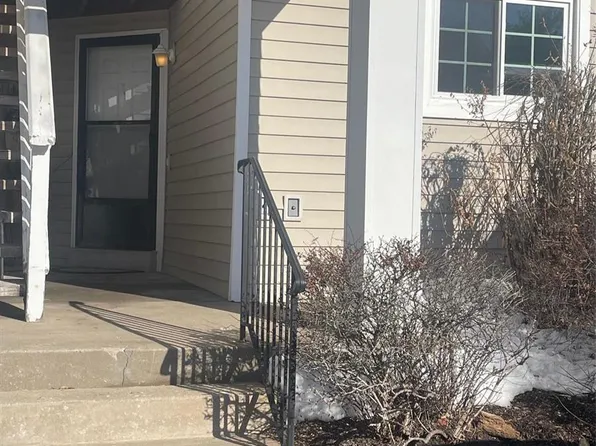 4205 Canal Dr, Florissant, MO 63034