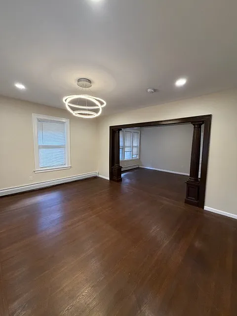 Building Photo - 6035 Tyndall Ave #2