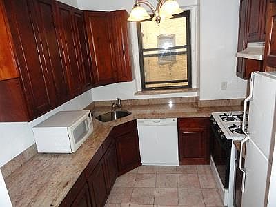 4th image of 135 W 16th St APT 30