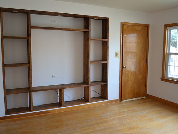 3rd image of 6038 N Elston Ave #1
