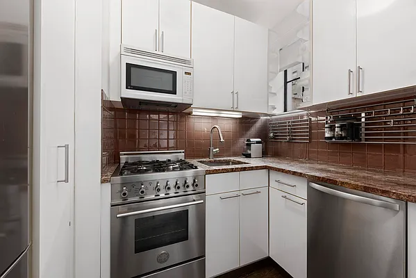 Sold by Douglas Elliman | media 15