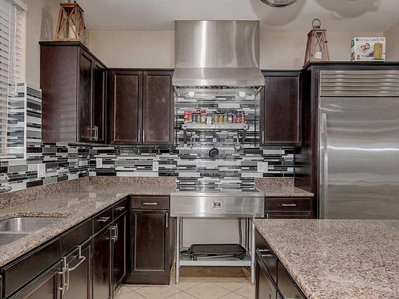 4th image of 1025 W Jersey Way