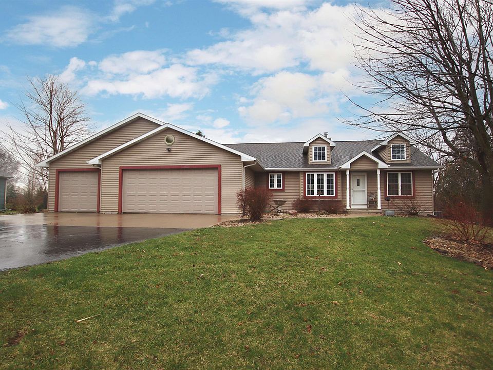 1739 Crown Dr, Oshkosh, WI 54904 | Zillow