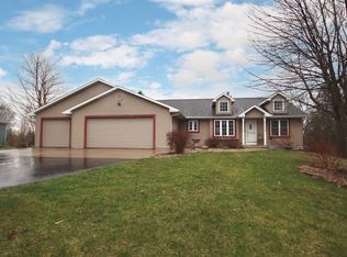 1739 Crown Dr, Oshkosh, WI 54904