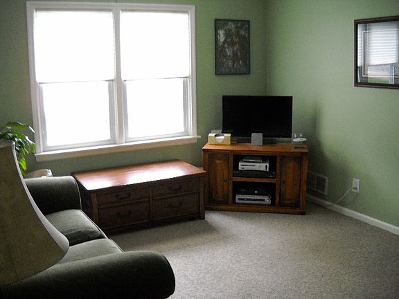 3rd image of 532 Webb Dr