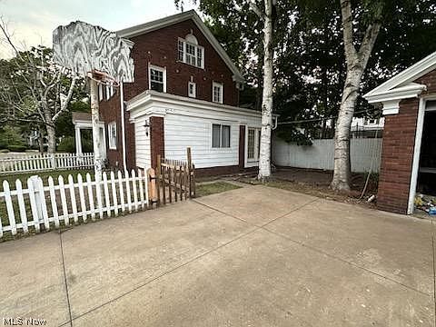 5th image of 601 N Wooster Ave