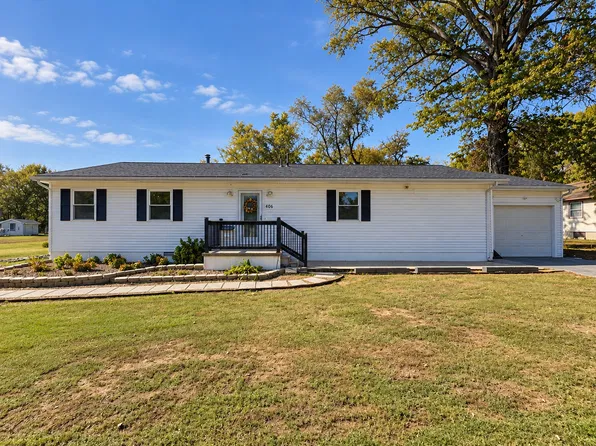 406 S Stotlar St, Benton, IL 62812