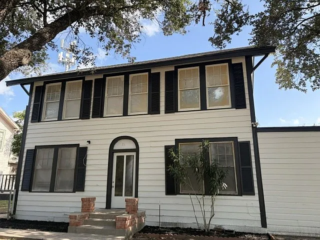 704 West Richard Avenue - B2 — Photo 2