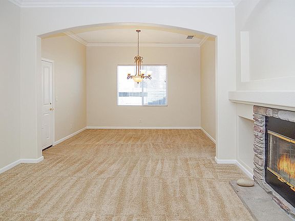 4th image of 1693 Dunsmuir Way