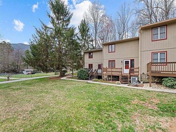 3rd image of 23 Wildflower Ln