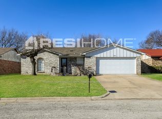 3051 Shane Dr, Haltom City, TX 76117