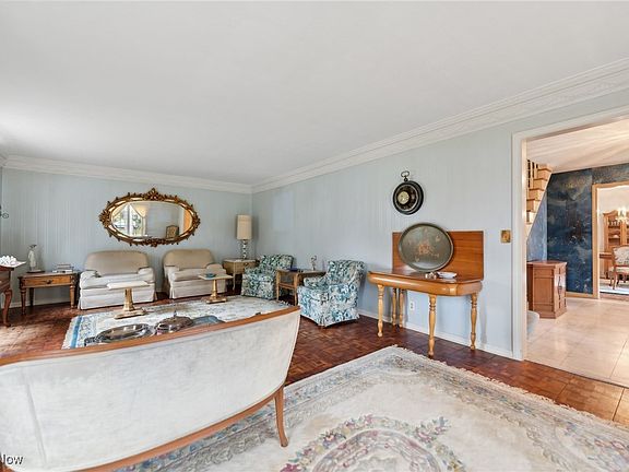 5th image of 1355 Prince Charles Ave