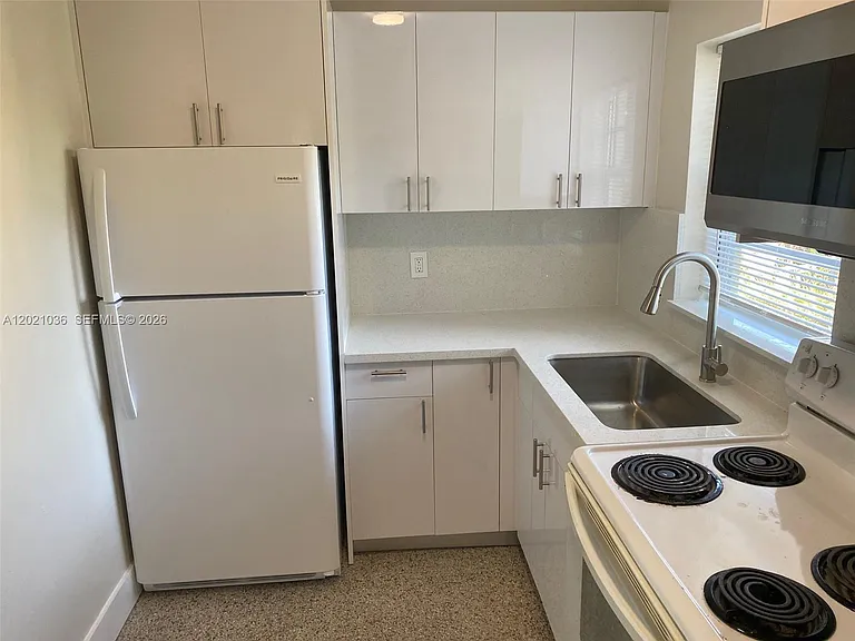 2325 N 25th Ave #2325 — Photo 7