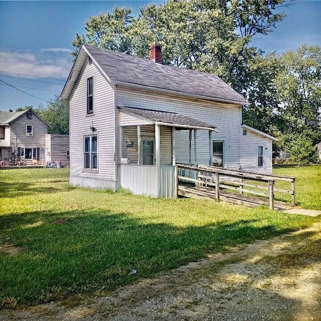 562 Herman St photo 1