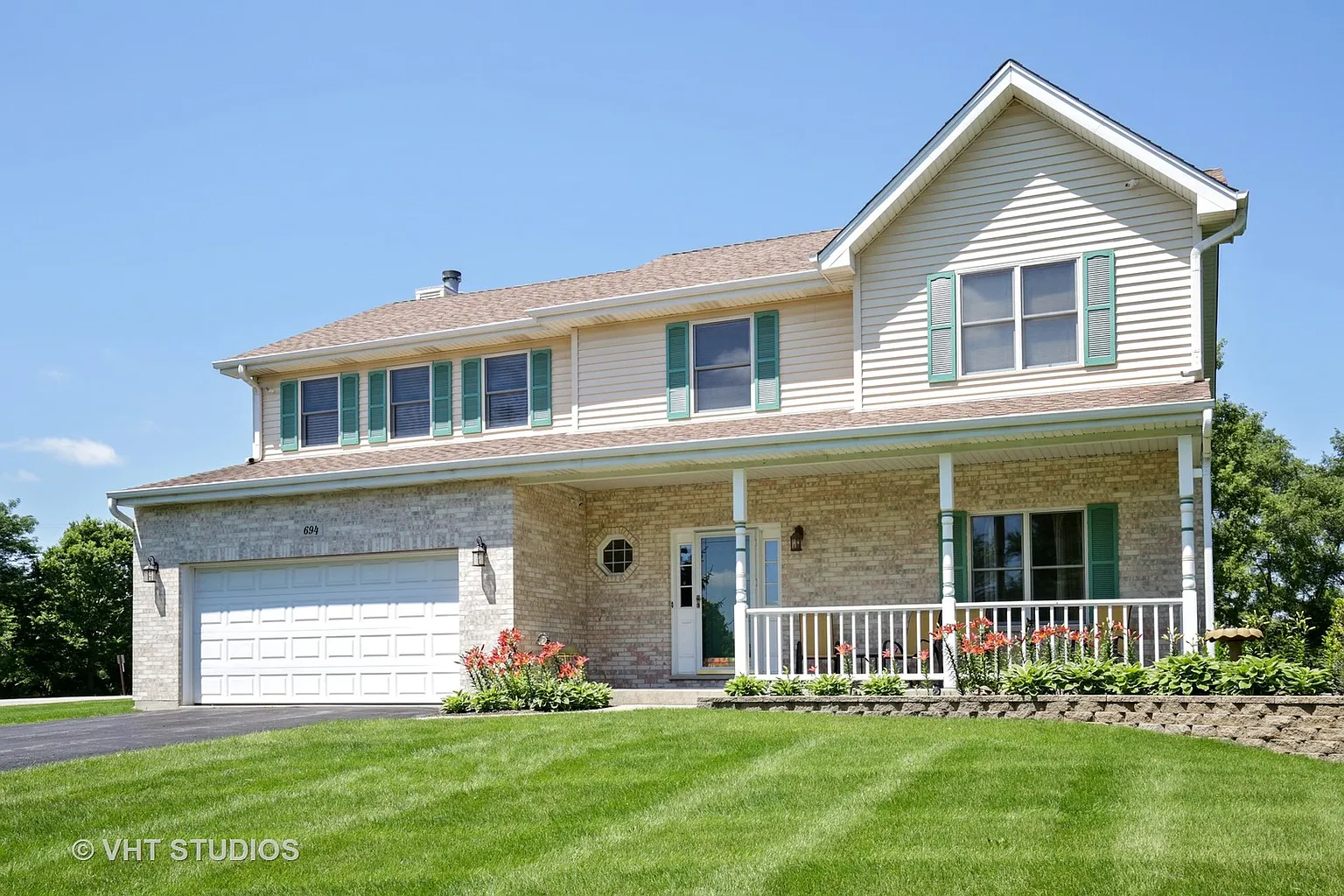 694 Deer Ln photo 1