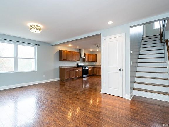 4th image of 11 Golden Ave