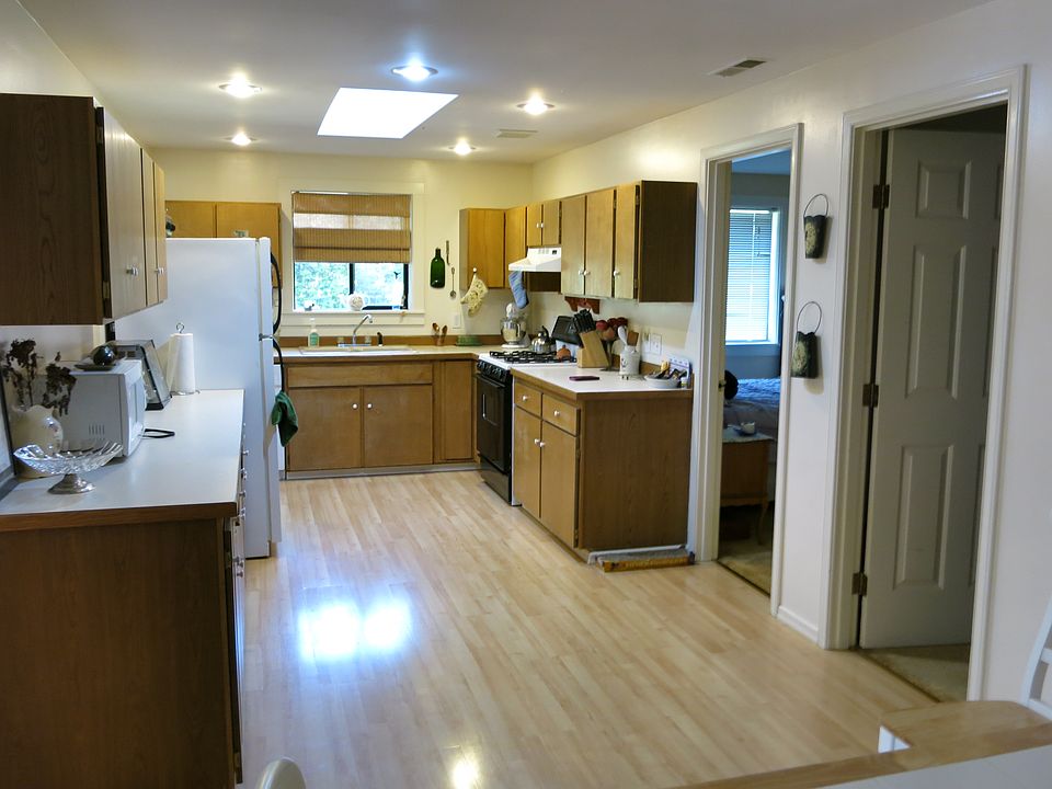 1st image of 3904 8th St NW #B
