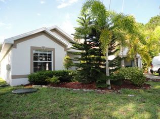 585 NW Floresta Dr, Pt Saint Lucie, FL 34983