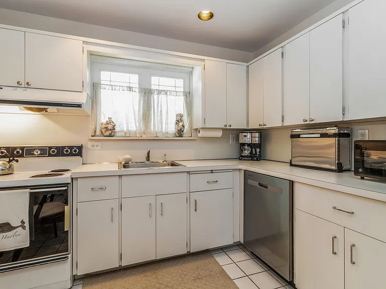 14 Beach Plum Rd — Photo 10