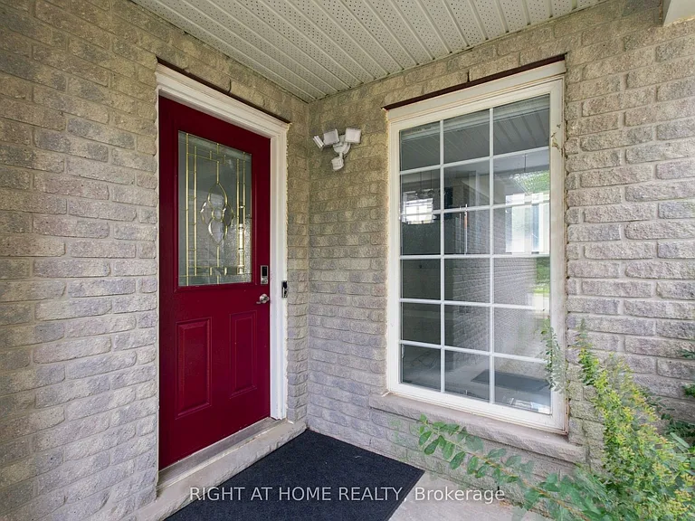 187 Clairfields Dr E — Photo 3