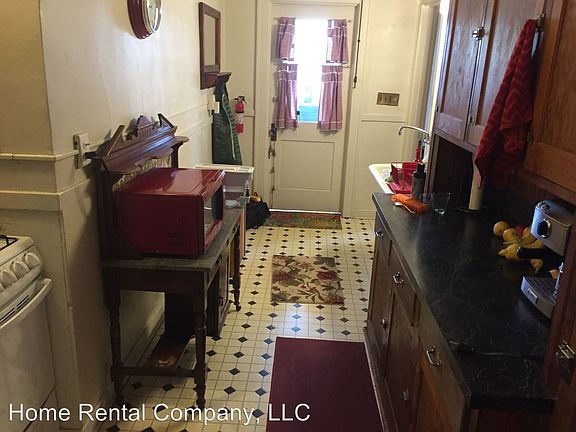 2nd image of 929 Wealthy St SE APT 4