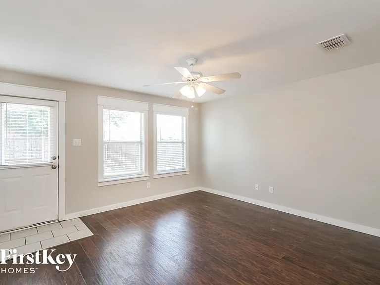 1105 Eagle Claw Dr — Photo 3