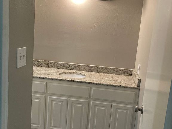 5th image of 906 Harris St #2