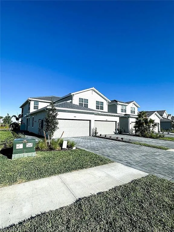 3 bed, 2.0 bath, 1741 sqft, $4,490 — Photo 1