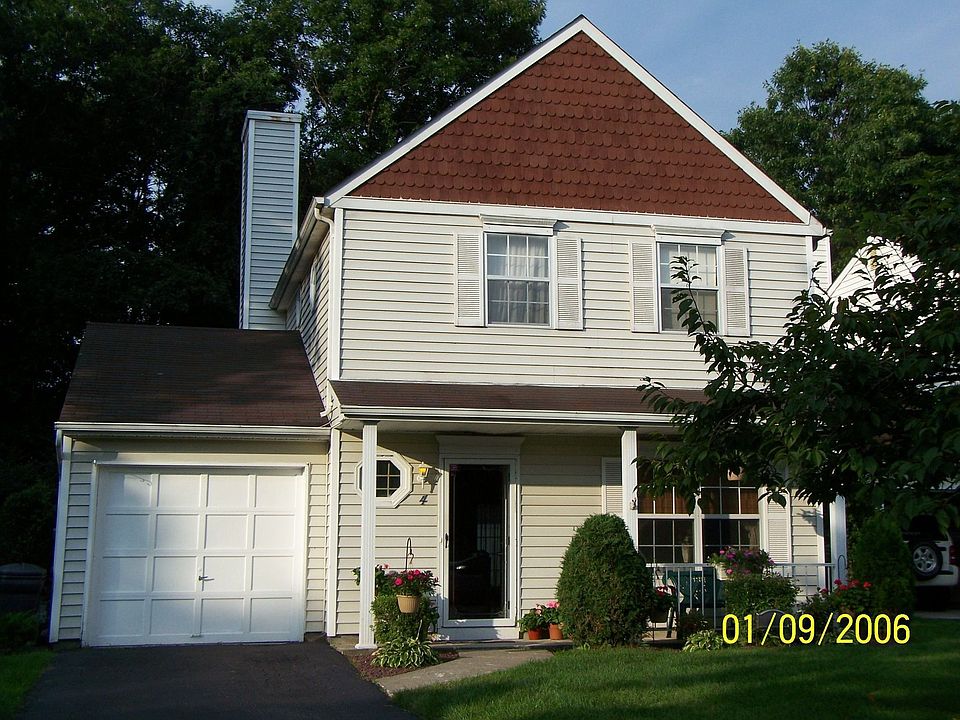 Detached condo