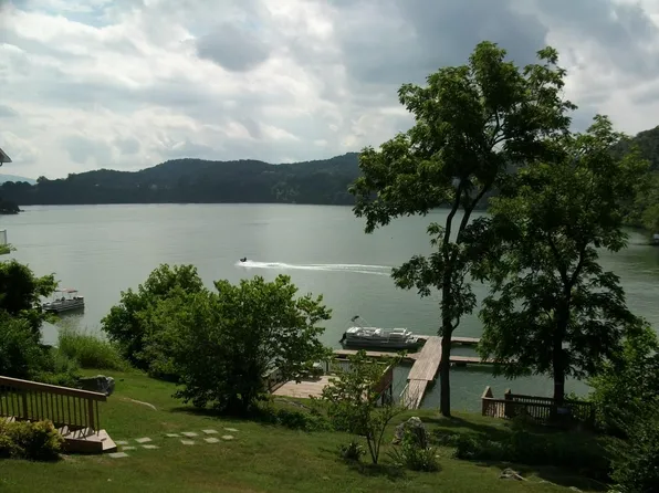 1018 Harbour Dr, Johnson City, TN 37601