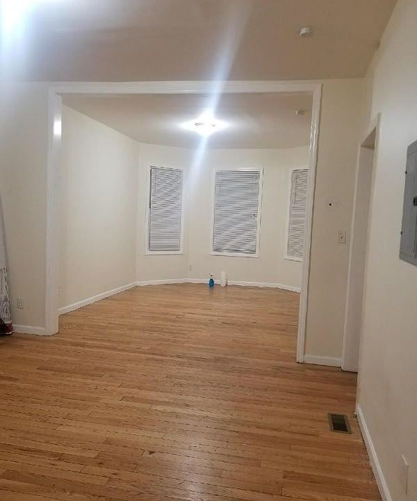 1st image of 935 S 19th St #1
