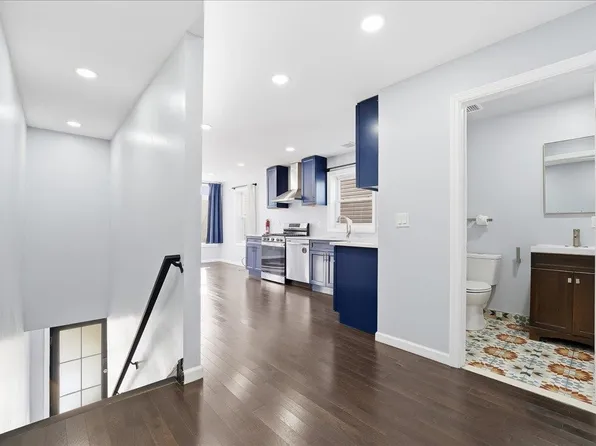 225 Freeman Avenue image 9 of 24