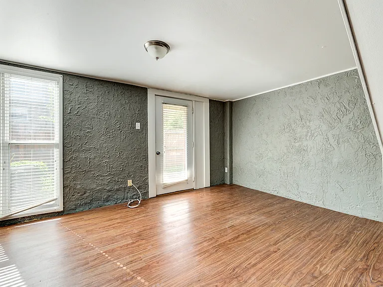 1165 Rue La Ville Walk — Photo 21