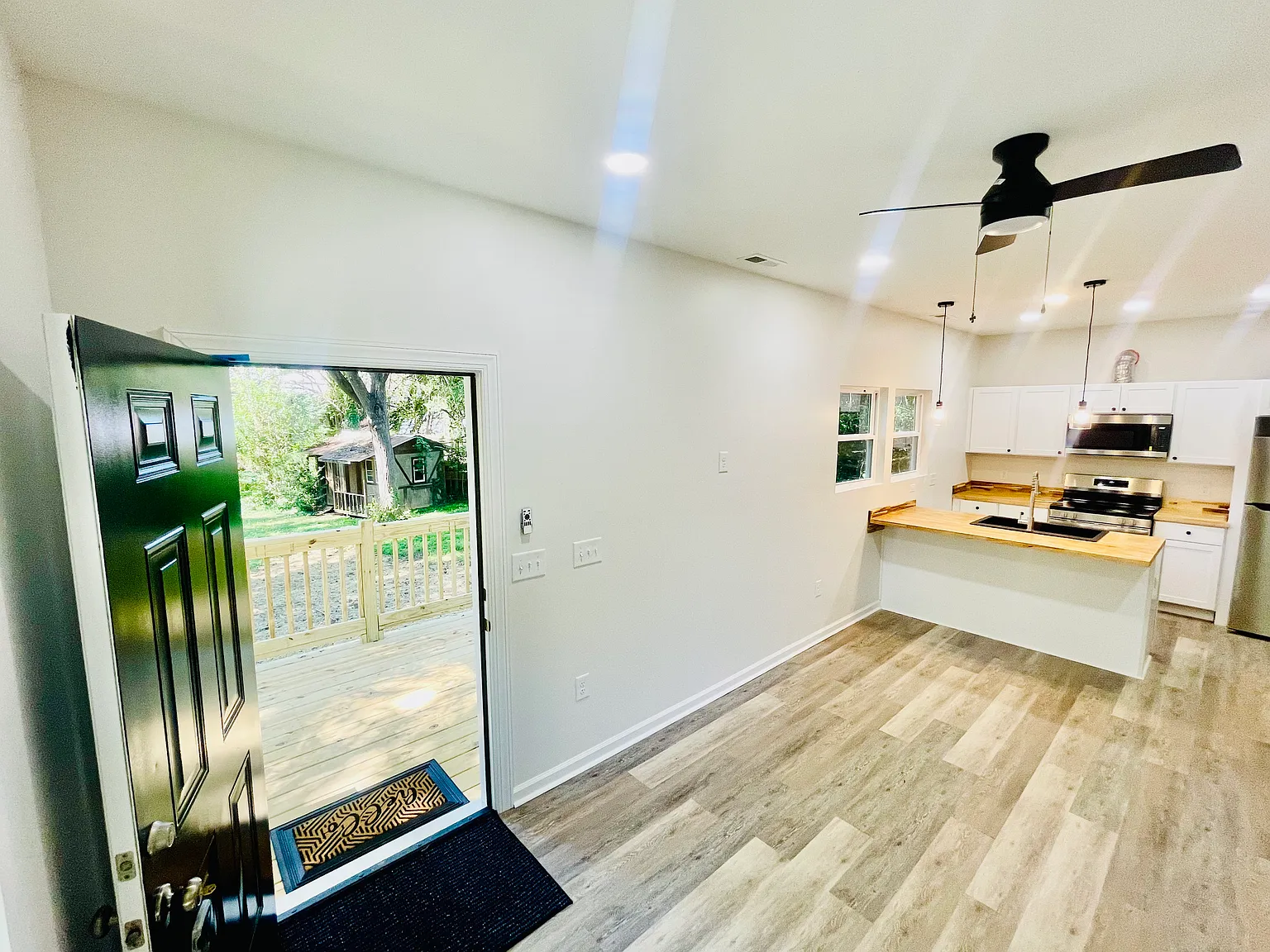 1 bed, 572 sqft, $1,300 — Photo 3