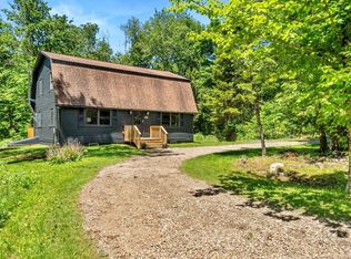 410 Long Bow Ln, Becket, MA 01223