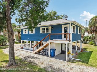 10581 Pine Island Dr, Weeki Wachee, FL 34607