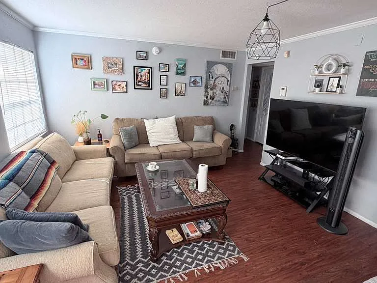 120 E Miller St — Photo 2