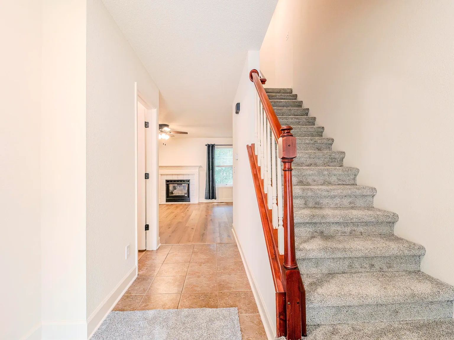 3 bed, 2.5 bath, 2200 sqft, $2,195 — Photo 4