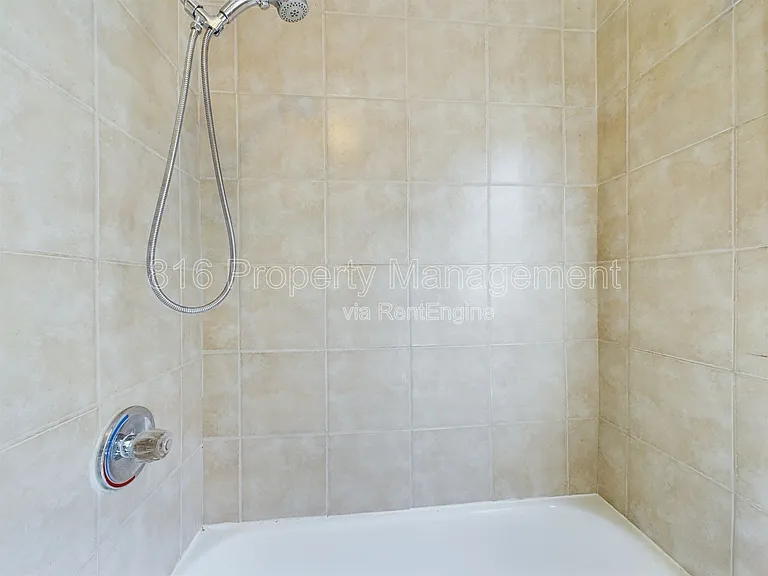 2938 Flora Ave #1S — Photo 8