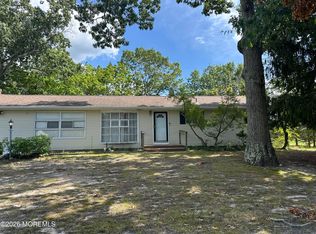 8 Western Drive, Howell, NJ 07731