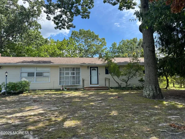 8 Western Drive, Howell, NJ 07731